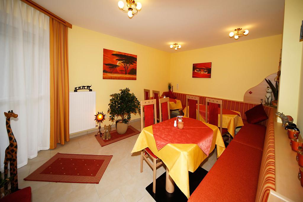 Hotel Garni Zerza Tröpolach Exteriör bild
