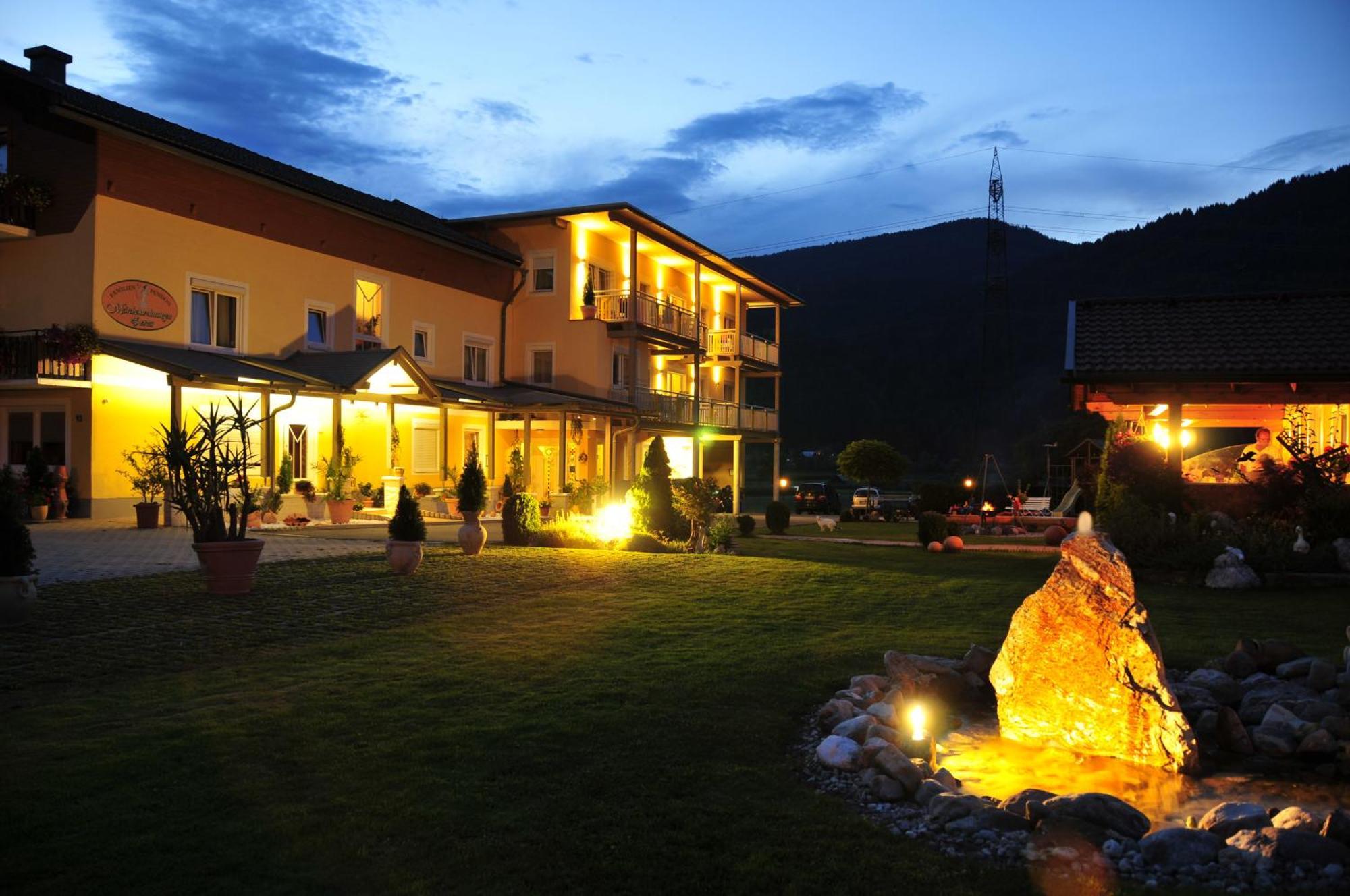 Hotel Garni Zerza Tröpolach Exteriör bild