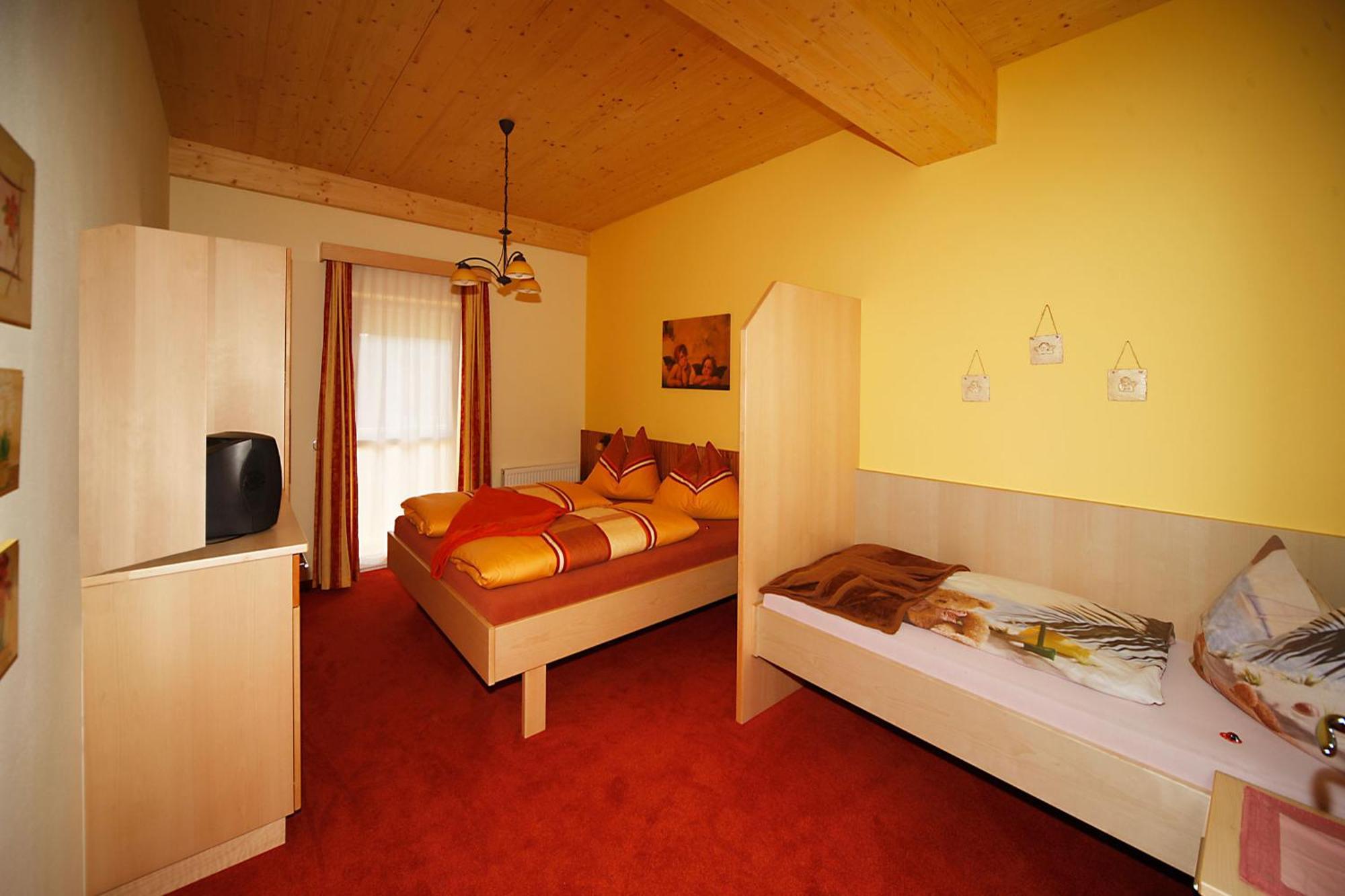 Hotel Garni Zerza Tröpolach Rum bild