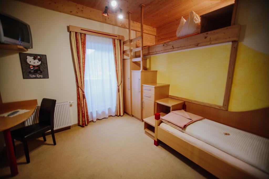 Hotel Garni Zerza Tröpolach Exteriör bild
