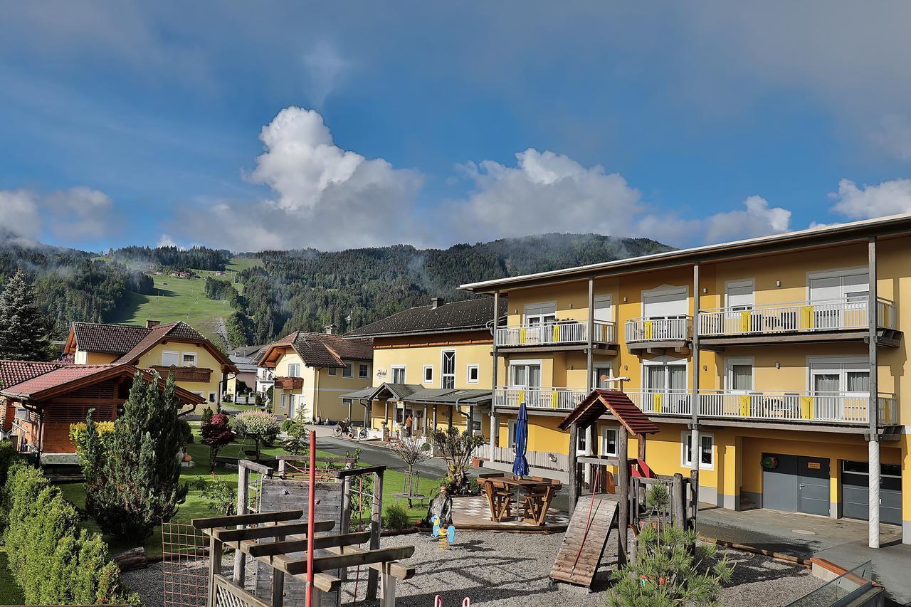 Hotel Garni Zerza Tröpolach Exteriör bild