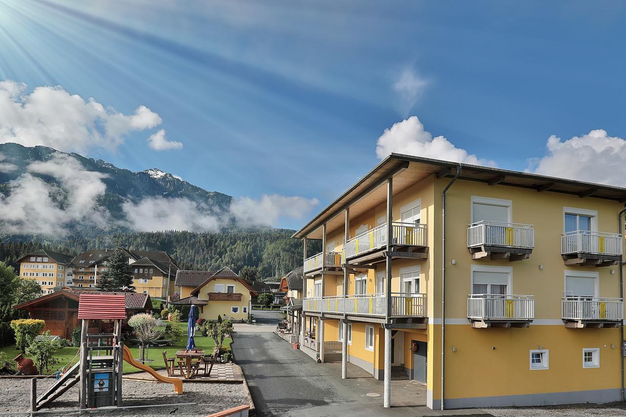 Hotel Garni Zerza Tröpolach Exteriör bild