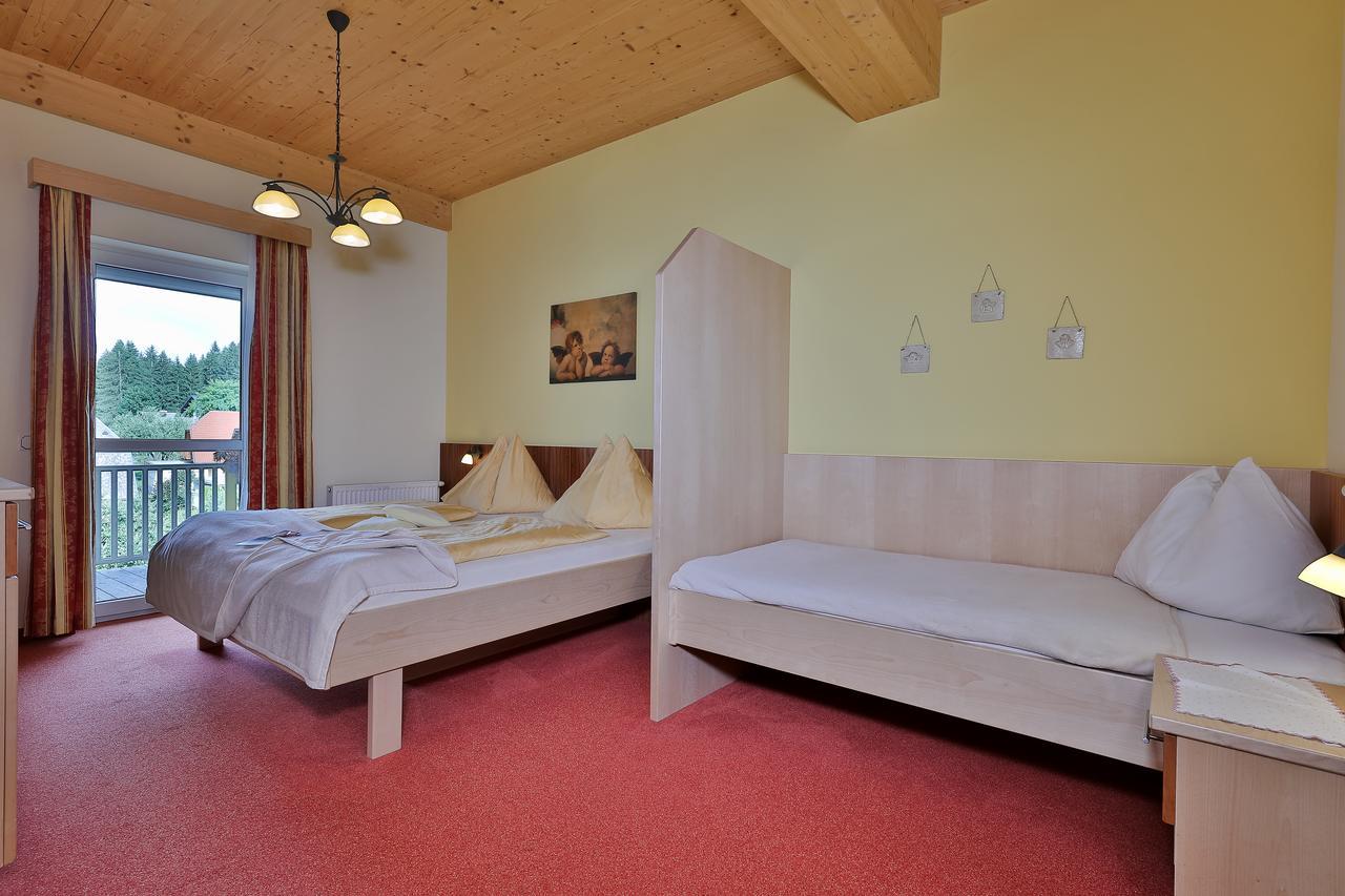 Hotel Garni Zerza Tröpolach Exteriör bild